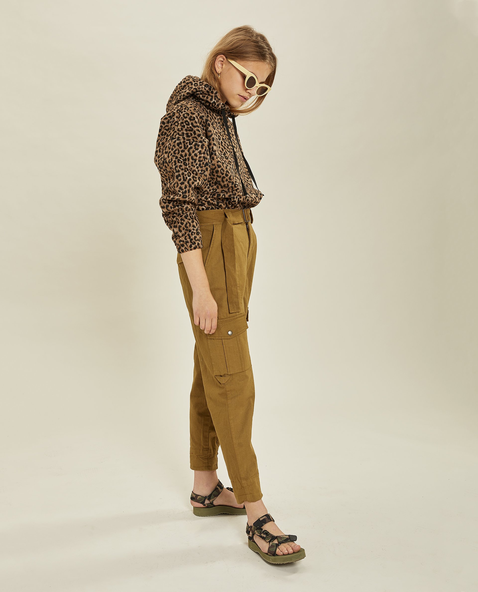 FW19_DEMI_JUDY_SIDE_2000x